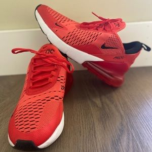 NIKE AIR MAX 270 size 7 in men 8 in women